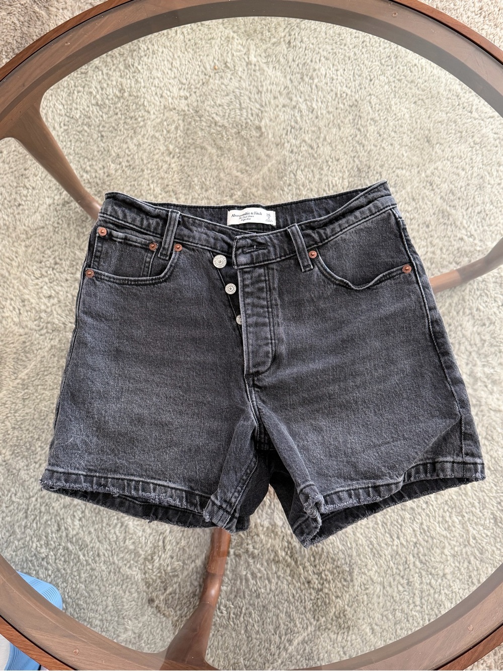 Abercrombie the dad short high rise size 2